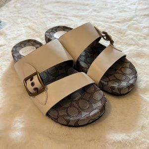🥰 Authentic Coach sandals. Euro 39/US 8.5. Off white color. Cute and comfy.